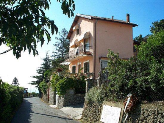 La Tana Del Tasso Ventimiglia Acomodação com café da manhã Exterior foto