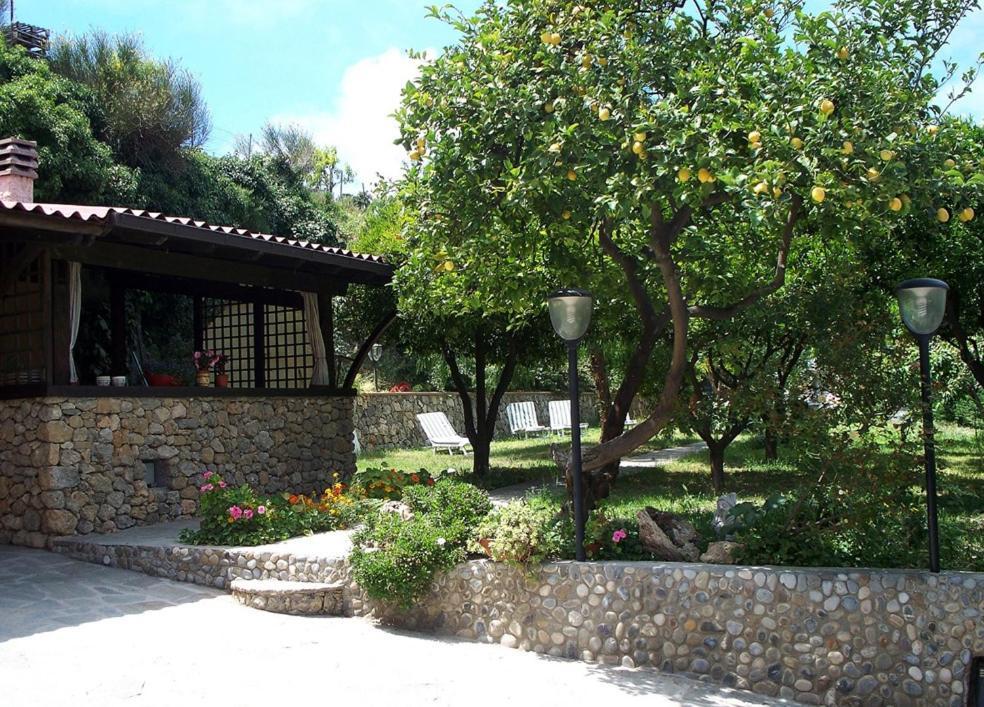 La Tana Del Tasso Ventimiglia Acomodação com café da manhã Exterior foto