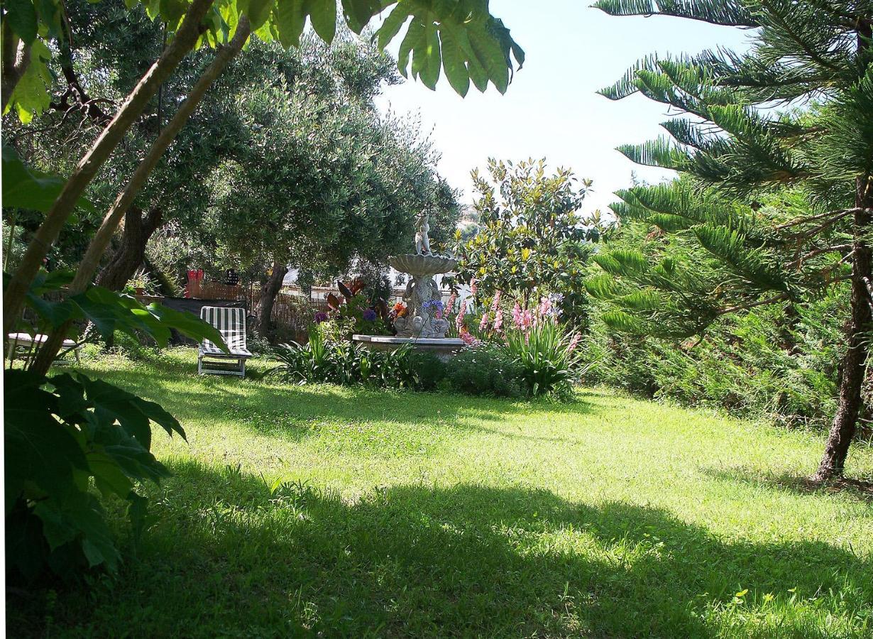 La Tana Del Tasso Ventimiglia Acomodação com café da manhã Exterior foto