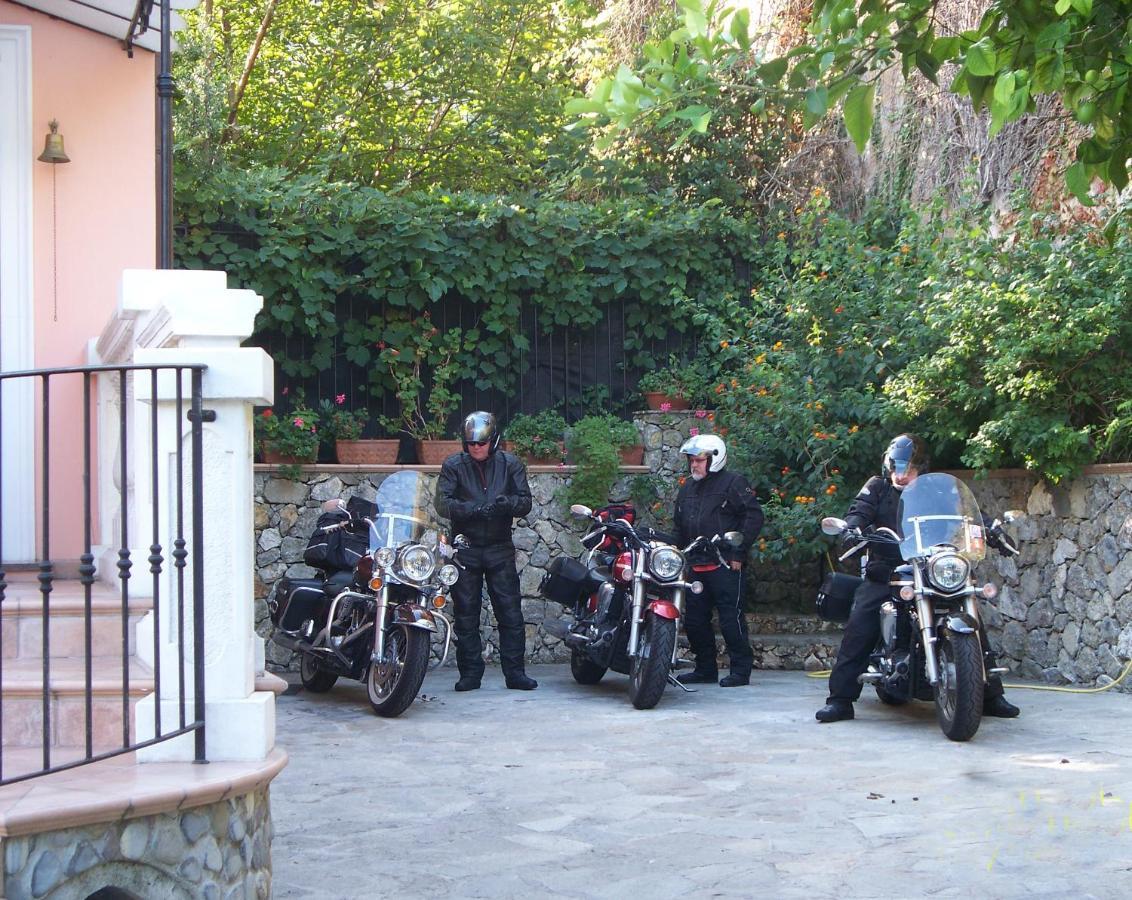 La Tana Del Tasso Ventimiglia Acomodação com café da manhã Exterior foto