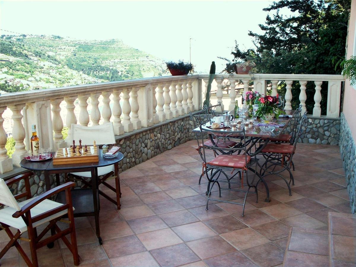 La Tana Del Tasso Ventimiglia Acomodação com café da manhã Exterior foto
