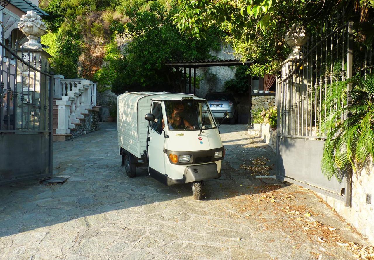 La Tana Del Tasso Ventimiglia Acomodação com café da manhã Exterior foto